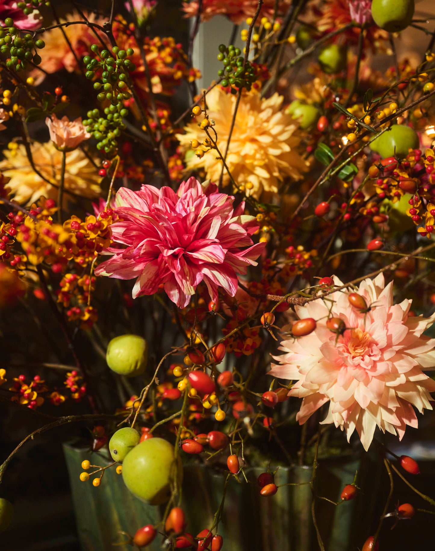 Dahlia Spray Beige 78 cm