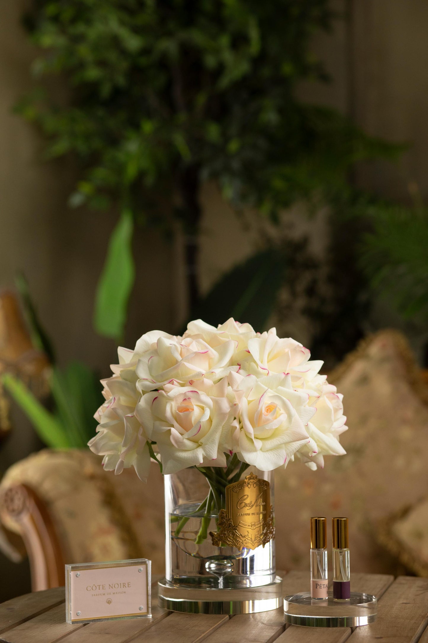 Cote Noire Luxury Grand Bouquet - Gold badging